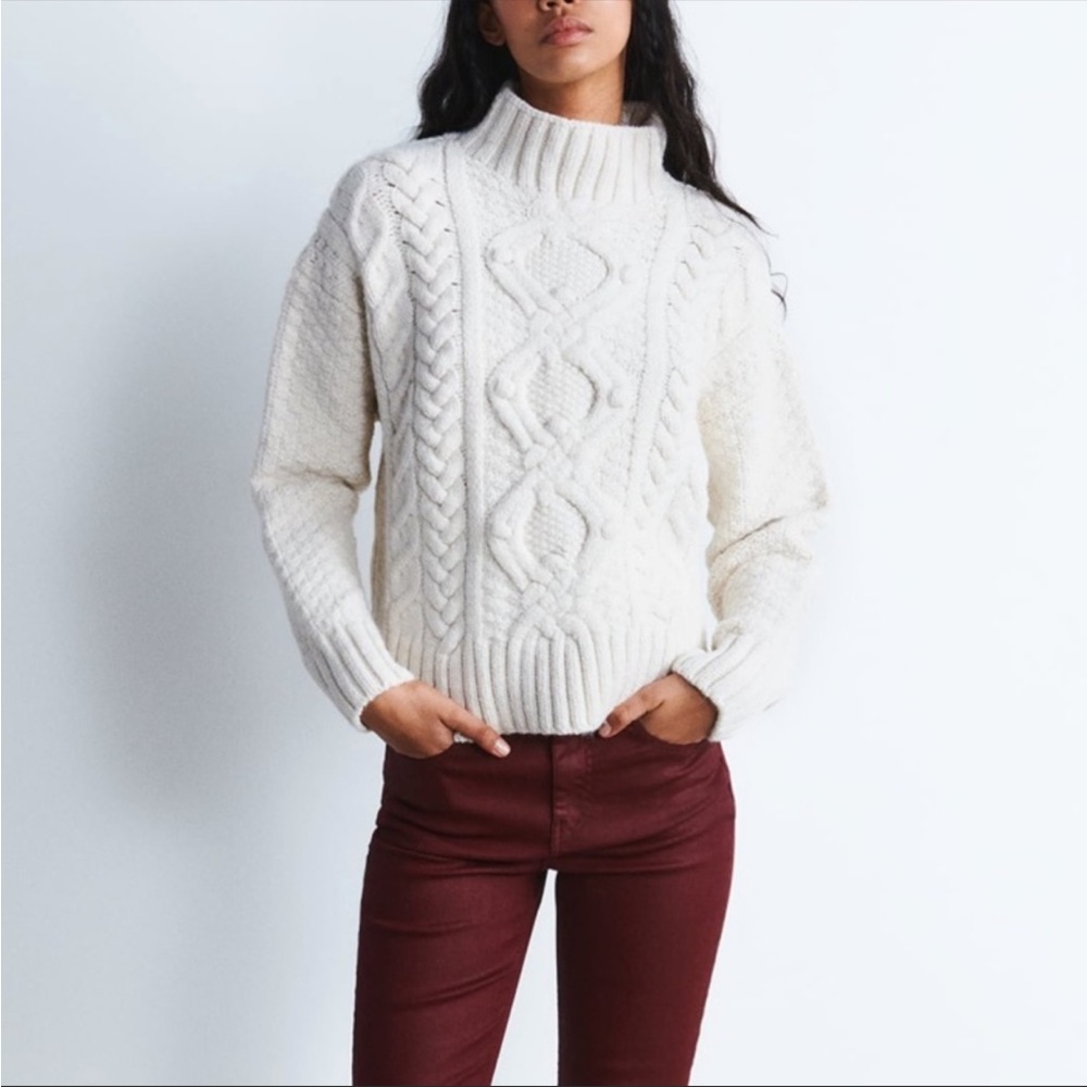 Zara Cable Knit Cream Turtleneck Sweater Size Small